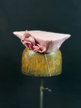 Load image into Gallery viewer, Czapka - Silk with Bantam Feathers - Jonny Beardsall Hats
